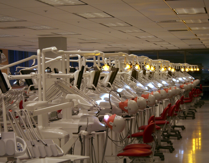 Illustration for article titled These Silently Screaming Dental Mannequins Are What Nightmares Are Made Of